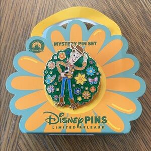 Epcot Floral & Garden Woody Floral Mystery Pin